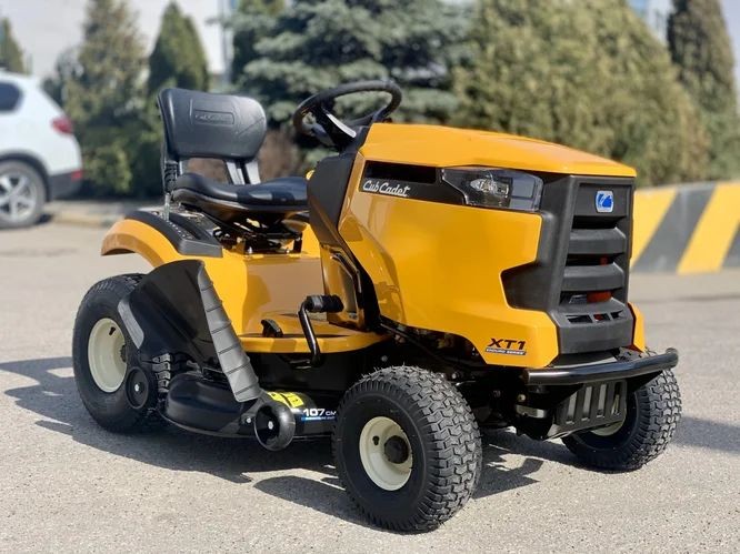 Садовый трактор Cub Cadet  XT1 OS107 в Екатеринбурге