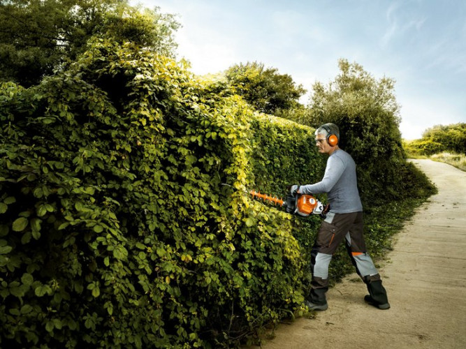 Кусторез бензиновый STIHL HS 82 T (60 см) 42370112951 в Екатеринбурге