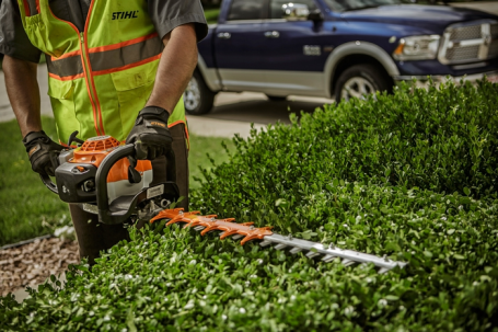Кусторез бензиновый STIHL HS 82 T (60 см) 42370112951 в Екатеринбурге