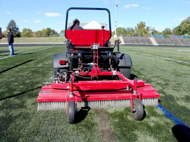 Щетка для искусственных покрытий Redexim Verti-Brush, c гидроприводом в Екатеринбурге