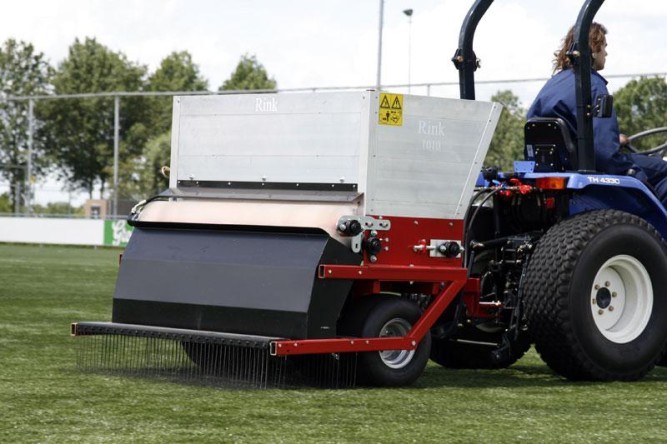 Пескователь Redexim Rink 1010 щеточный в Екатеринбурге