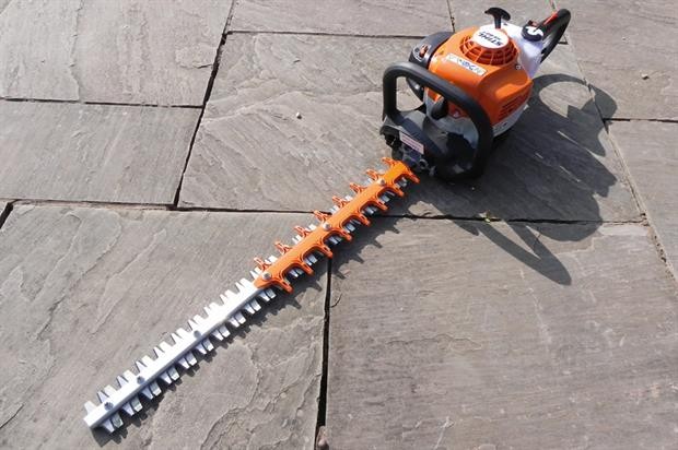 Кусторез бензиновый STIHL HS 82 T (75 см)  с поворотной рукояткой 42370112952 в Екатеринбурге