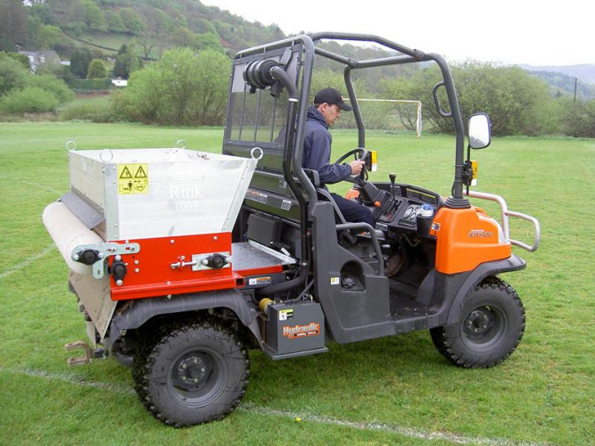 Пескователь Redexim Rink 1005 щеточный в Екатеринбурге