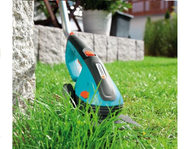 Аккумуляторные ножницы для газонов с телескопической рукояткой GARDENA ClassicCut 08890 в Екатеринбурге