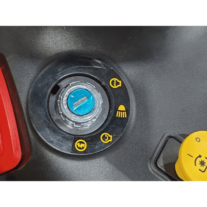 Садовый трактор YARD FOX ULTRA T122REH в Екатеринбурге