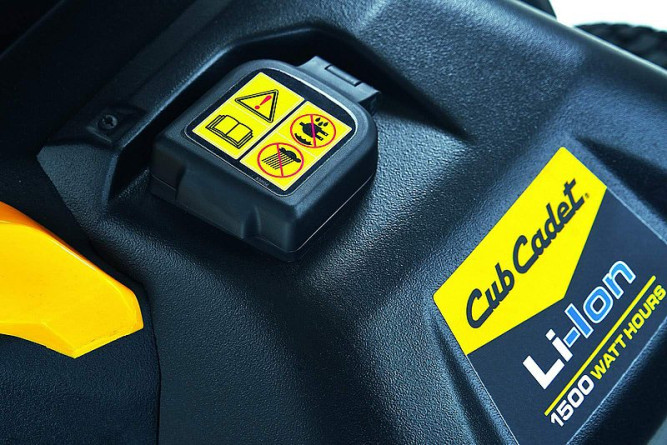 Аккумуляторный садовый райдер Cub Cadet LR2 ES76 в Екатеринбурге