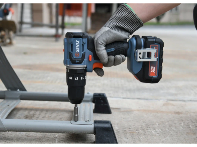 Ударная дрель-шуруповерт аккум. SENIX PDHX2-M2-EU с акк и ЗУ в Екатеринбурге