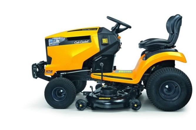 Аккумуляторный садовый трактор Cub Cadet XT2 ES107 в Екатеринбурге