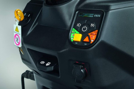 Аккумуляторный садовый трактор Cub Cadet XT2 ES107 в Екатеринбурге