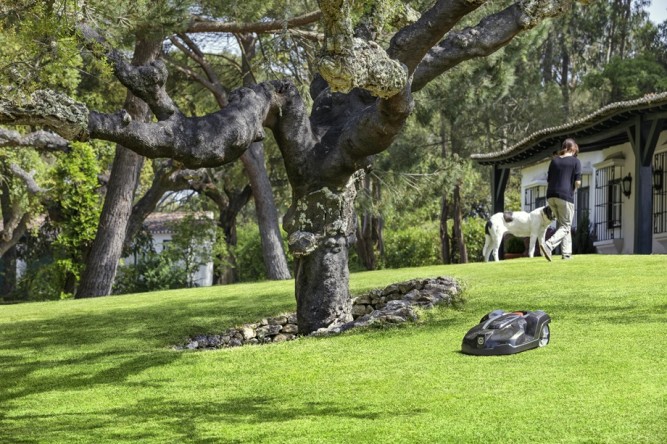 Газонокосилка-робот Husqvarna Automower 440 в Екатеринбурге