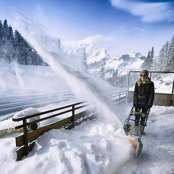 Аккумуляторный снегоуборщик Stiga ST 4851 AE в Екатеринбурге