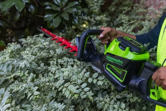 Кусторез аккумуляторный Greenworks GC82HT2, 82V, бесщеточный без АКБ и ЗУ в Екатеринбурге