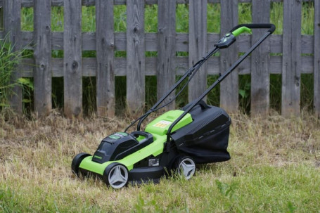 Газонокосилка аккумуляторная Greenworks G24LM33K2 24V (33 см) c АКБ 2АЧ и ЗУ, арт. 2509607