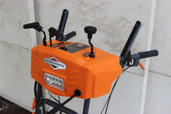 Снегоуборщик бензиновый VILLARTEC WB 1070E, B&amp;amp;S 306 см3 в Екатеринбурге