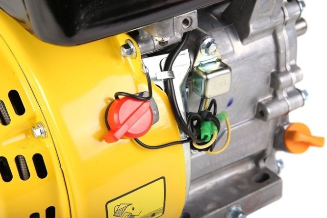 Двигатель бензиновый Champion G180HK в Екатеринбурге