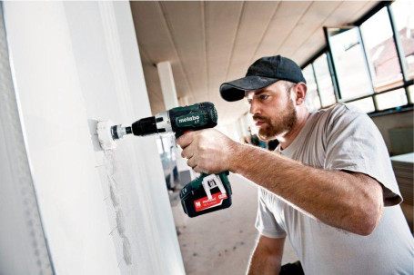 Аккумуляторная дрель-шуруповерт Metabo BS 18 LT Quick 602104890 в Екатеринбурге