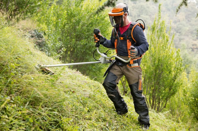 Триммер аккумуляторный STIHL FSA 130 без аккумулятора в Екатеринбурге