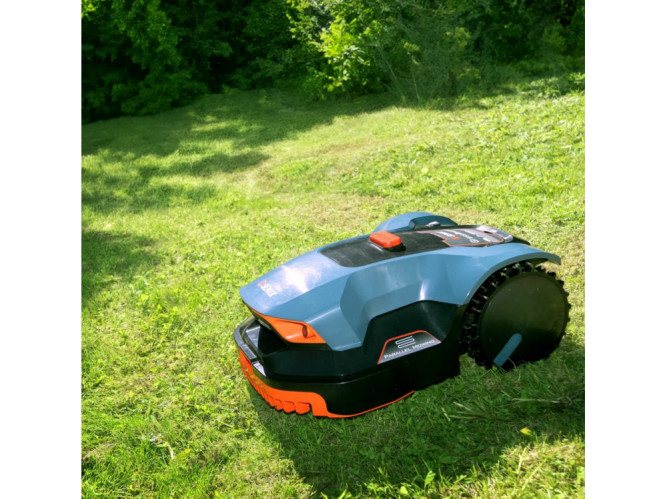 Робот-газонокосилка SENIX LR225-H-EU с GPS RTK в Екатеринбурге