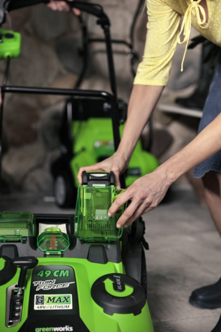 40V 49 см Газонокосилка (в комл. аккумуляторная батарея 4 А/ч и зарядное устройство) в Екатеринбурге