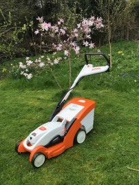 Аккумуляторная газонокосилка Stihl RMA 339 C, с AK 20 и AL 101