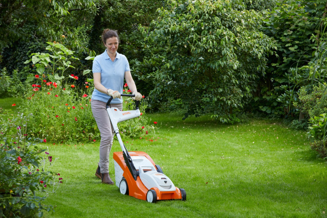 Аккумуляторная газонокосилка Stihl RMA 339 C, с AK 20 и AL 101 в Екатеринбурге