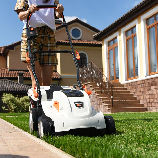 Газонокосилка аккумуляторная DAEWOO DLM 4040Li в Екатеринбурге