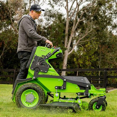 Райдер садовый аккумуляторный Greenworks ZTCS92, 82V, 92 см, с АКБ 8 кВ с нулевым радиусом разворота в Екатеринбурге