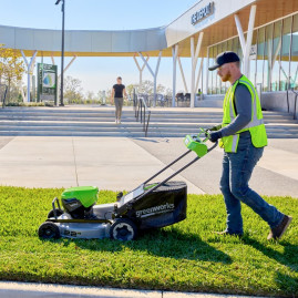 Газонокосилка аккумуляторная Greenworks LM221S, 82V, 56см, с алюминиевой декой, самоходная, бесщеточная, без АКБ и ЗУ