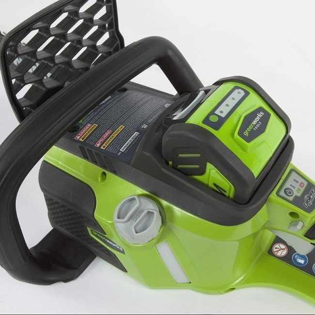 Аккумуляторная цепная пила Greenworks G-MAX 40V (40 см) (комплект АКБ 4 А/ч и ЗУ) GD40CS40K4 в Екатеринбурге