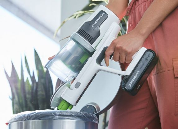 Пылесос беспроводной вертикальный аккумуляторный Greenworks 4701107UB, 24V,  с 1хАКБ 4 Ач и ЗУ в Екатеринбурге