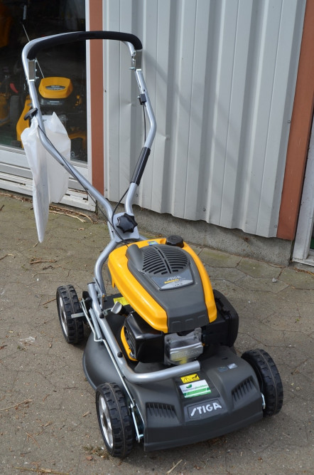 Газонокосилка бензиновая Stiga Multiclip Pro 50 SX