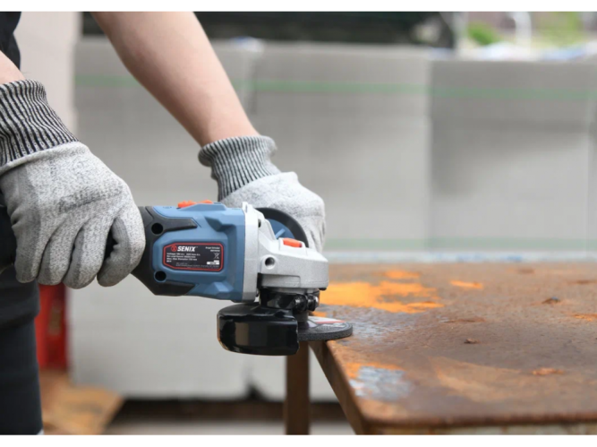 Шлифмашина угловая аккумуляторная SENIX PAX2125-M2-EU акк 4 А*ч и ЗУ в Екатеринбурге