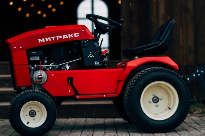 Многофункциональный трактор Митракс Т10 в Екатеринбурге