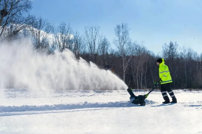 Снегоуборщик аккумуляторный Greenworks 82SN22, 82V, 56 см, бесщеточный, c 1хАКБ 5Ач и ЗУ в Екатеринбурге