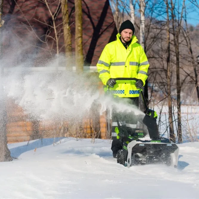 Снегоуборщик аккумуляторный Greenworks 82SN22, 82V, 56 см, бесщеточный, c 1хАКБ 5Ач и ЗУ в Екатеринбурге