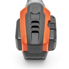 Аккумуляторные штанговые ножницы для живой изгороди Husqvarna 520iHT4 New в Екатеринбурге