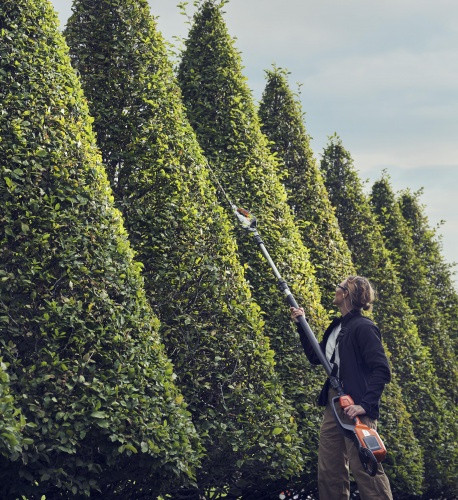 Аккумуляторные штанговые ножницы для живой изгороди Husqvarna 520iHT4 New в Екатеринбурге