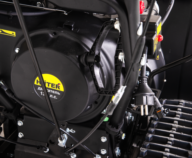 Снегоуборщик бензиновый Huter SGC 8100C в Екатеринбурге