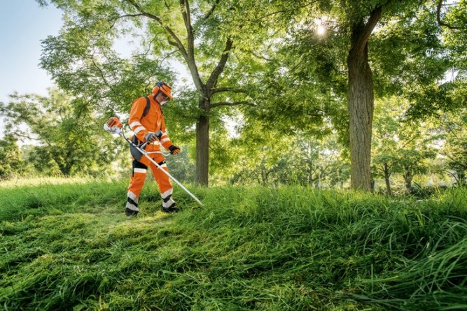 Мотокоса STIHL FS 131 с двухлопастным ножом 41802000572 в Екатеринбурге