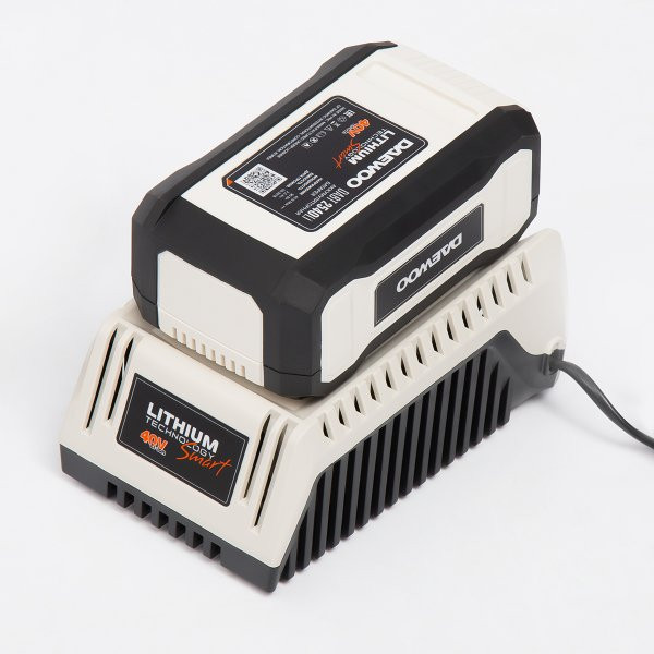 Универсальное зарядное устройство DAEWOO DACH 2040Li в Екатеринбурге