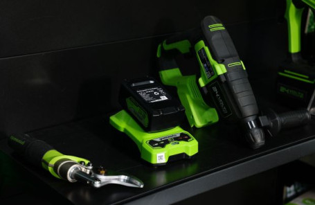Быстрое зарядное устройство Greenworks  Арт. 2946407, 24V, 4А в Екатеринбурге