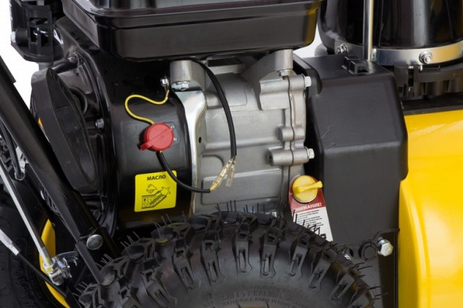 Бензиновая снегоуборочная машина DENZEL GSB-53 в Екатеринбурге