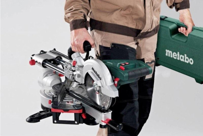 Торцовочная пила Metabo KGS 254 M 602540000 в Екатеринбурге