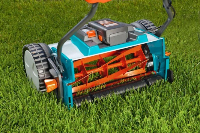 Газонокосилка барабанная аккумуляторная GARDENA 380Li 04025