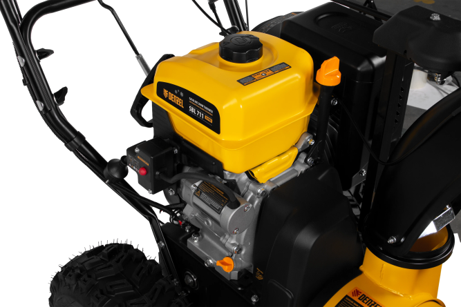 Бензиновая снегоуборочная машина DENZEL SBL 711D PRO в Екатеринбурге