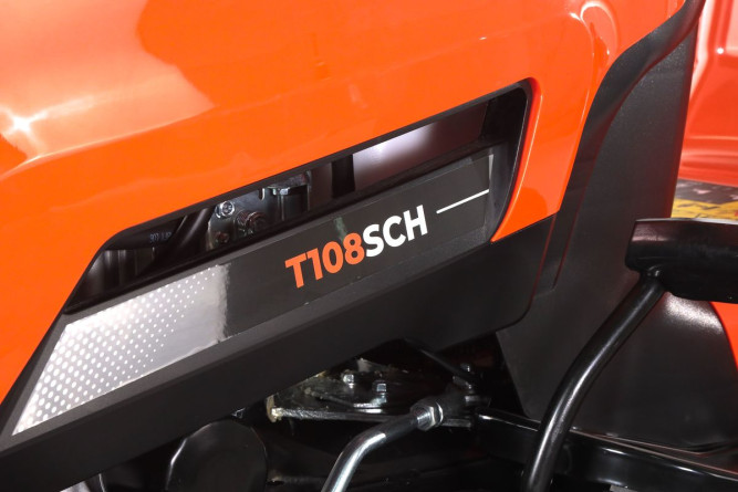 Садовый трактор YARD FOX T 108SCH в Екатеринбурге