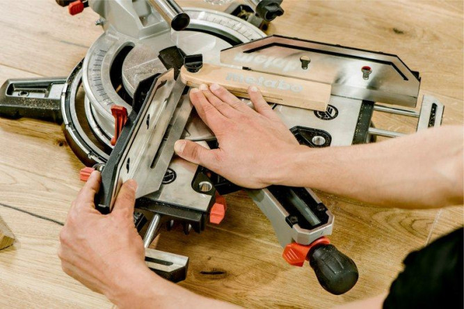 Торцовочная пила Metabo KGSV 72 XACT SYM 612216000 в Екатеринбурге