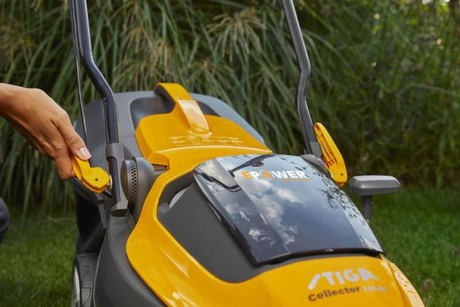 Аккумуляторная газонокосилка Stiga COLLECTOR 136 AE с акк. и ЗУ