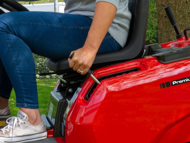 Трактор газонный Solo by AL-KO E-Rider R 85.1 Li в Екатеринбурге