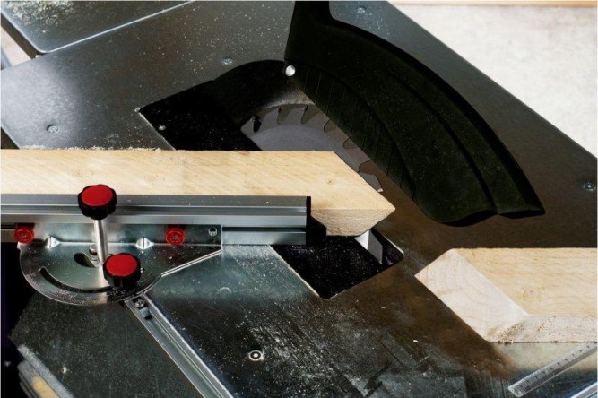 Настольная циркулярная пила Metabo TKHS 315 C - 2,0 WNB 0103152000 в Екатеринбурге